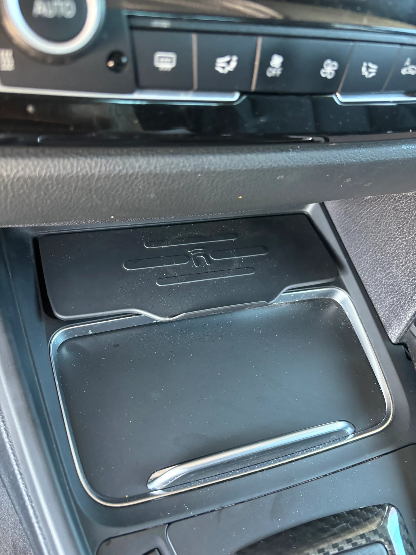 BMW F Series INDUKTIV Wireless Device Charging Unit (F3x Pre Lci / F8x M3/M4)