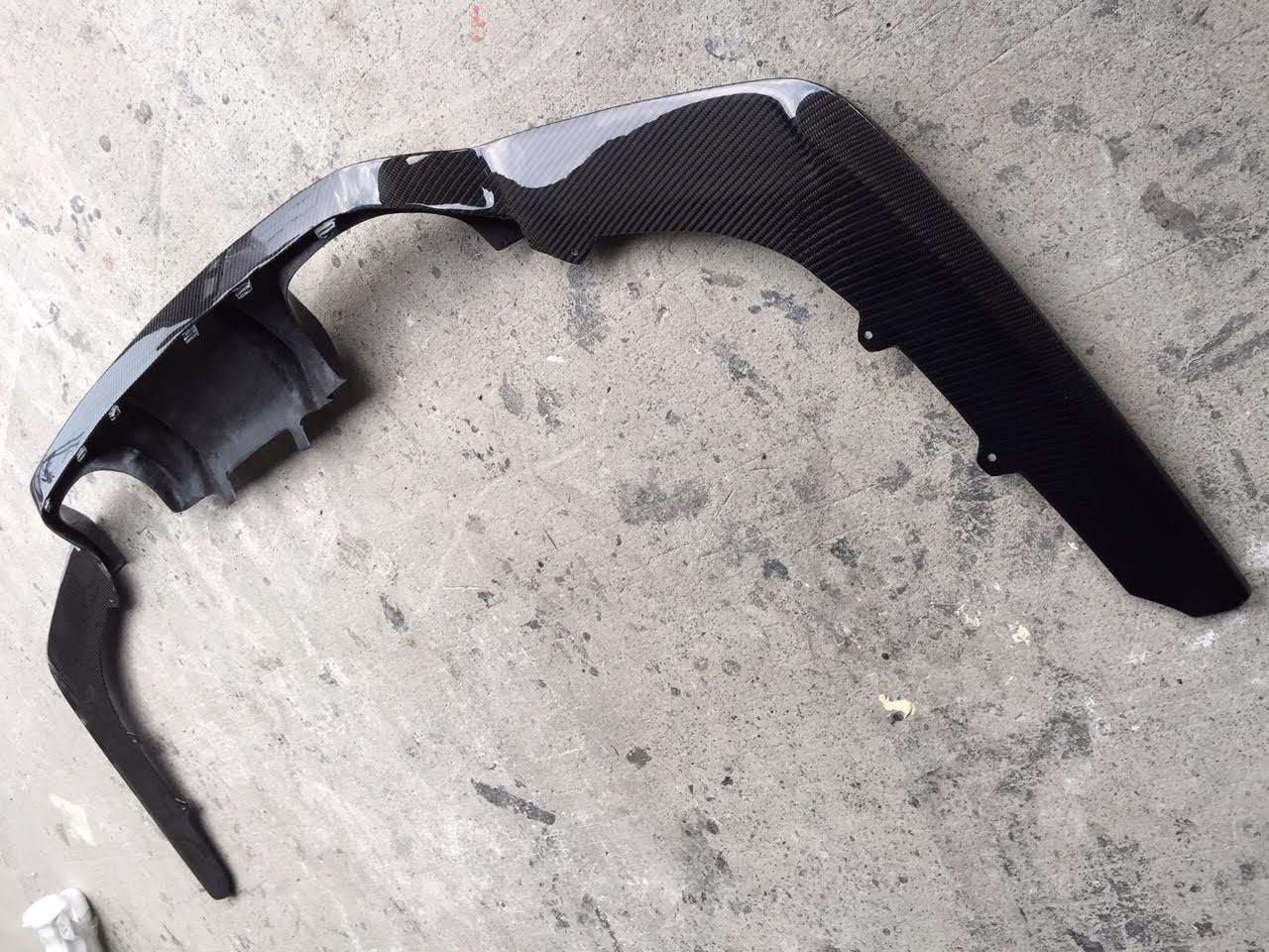 F8x M3/M4 3D Style Carbon Fiber Diffuser