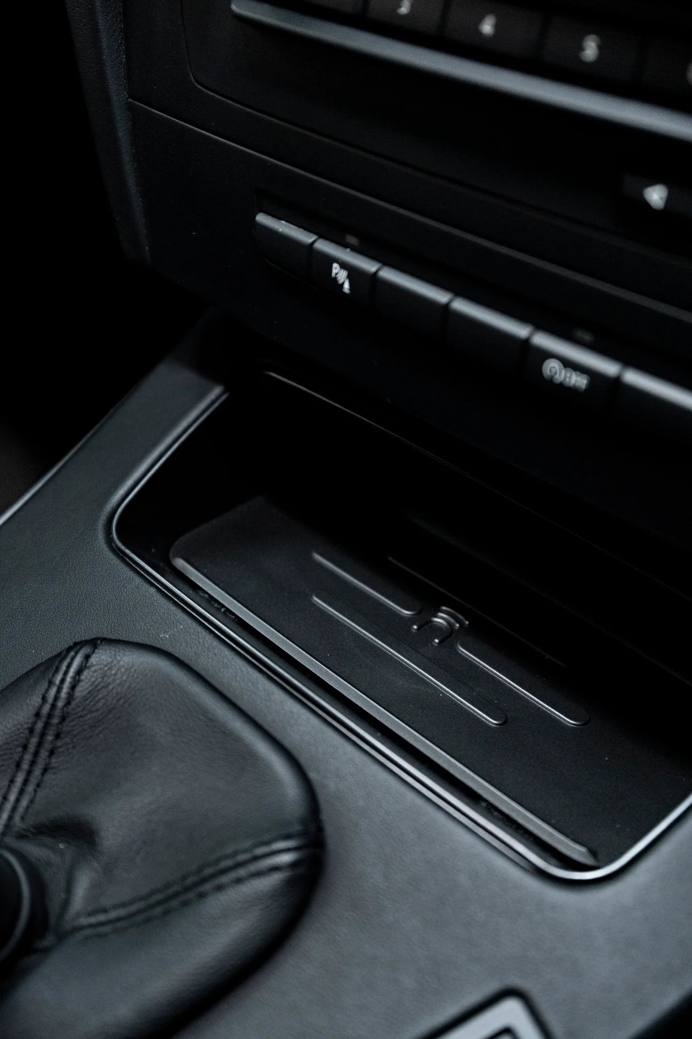 BMW E8x/E9x INDUKTIV Wireless Device Charging Unit