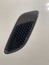 Lade das Bild in den Galerie-Viewer, E9x M3 Autotecknic Carbon Fiber Hood Vents
